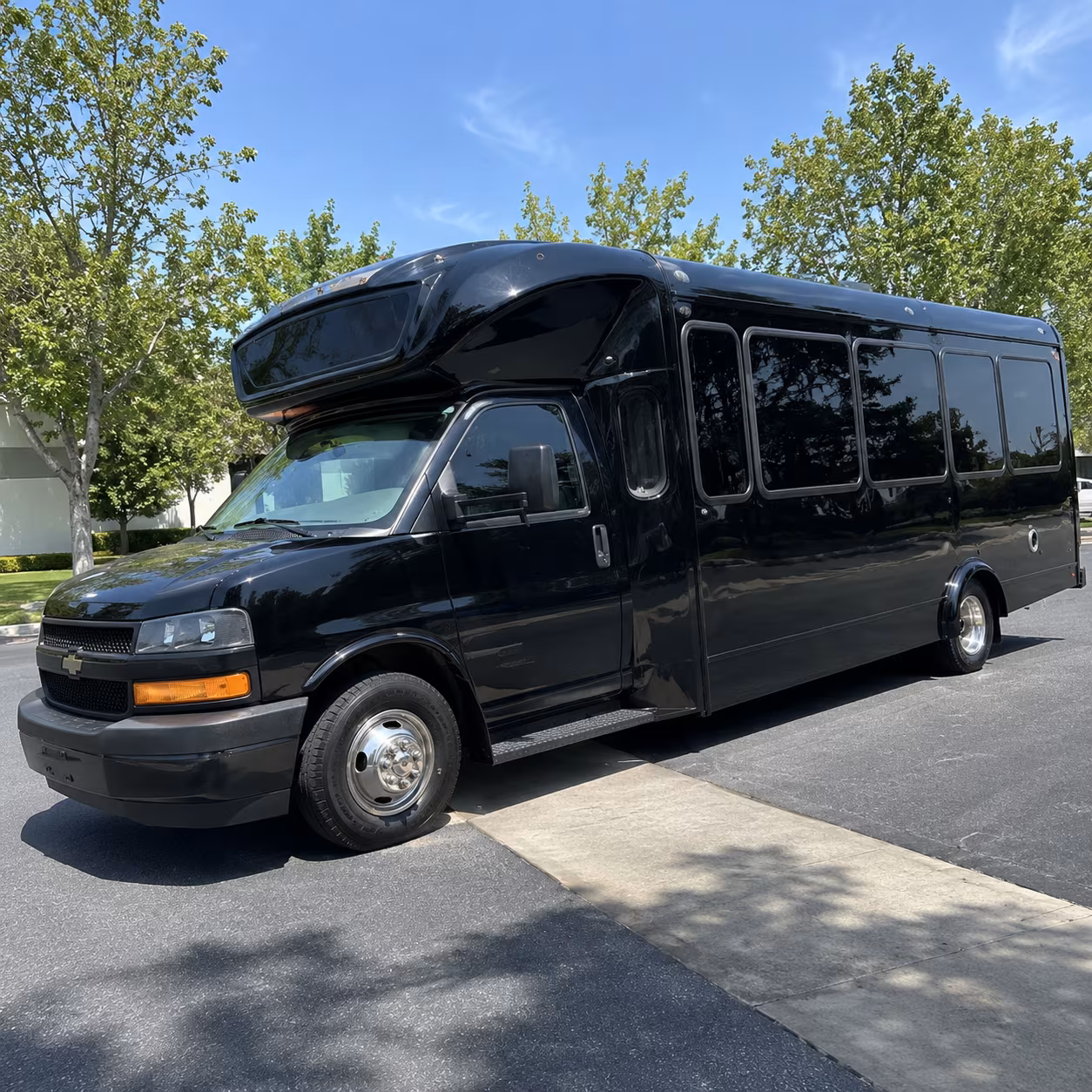 frisco 15 passenger party bus