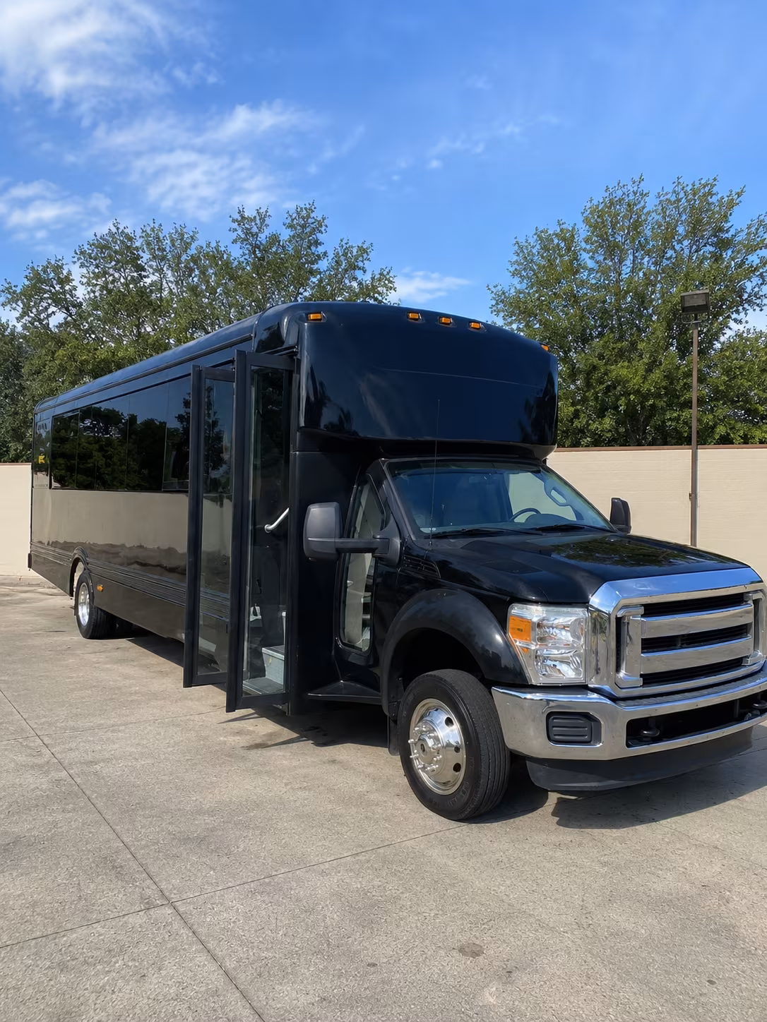 frisco 20 passenger party bus