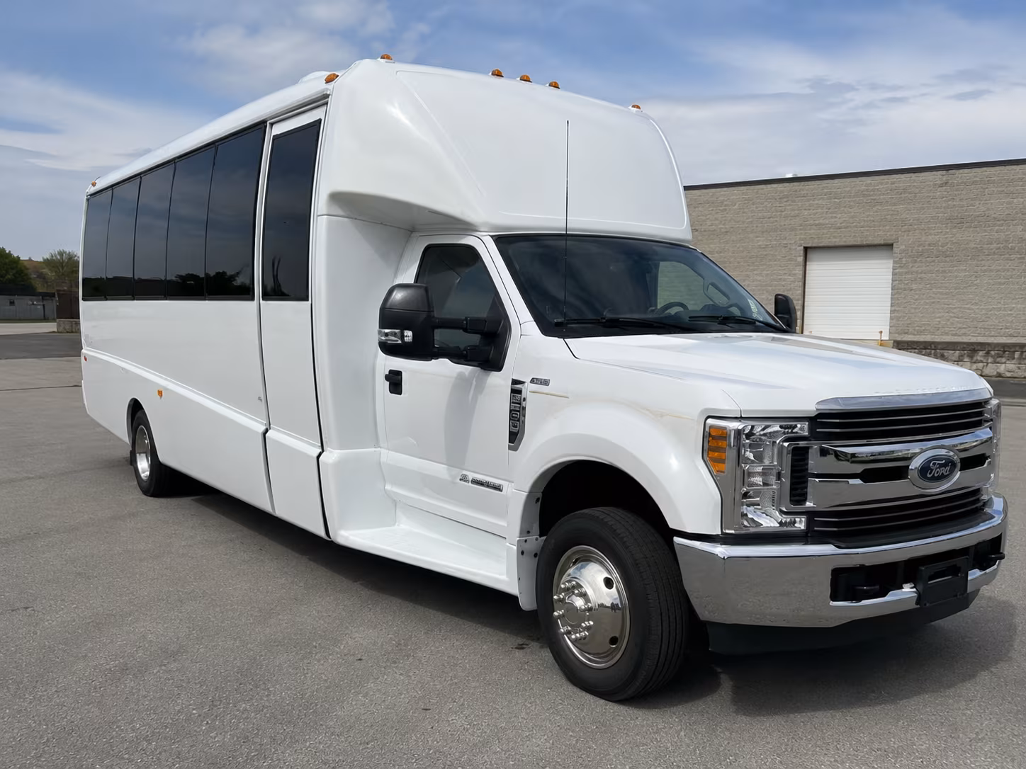 minibus rentals for small group wine tours around north texas